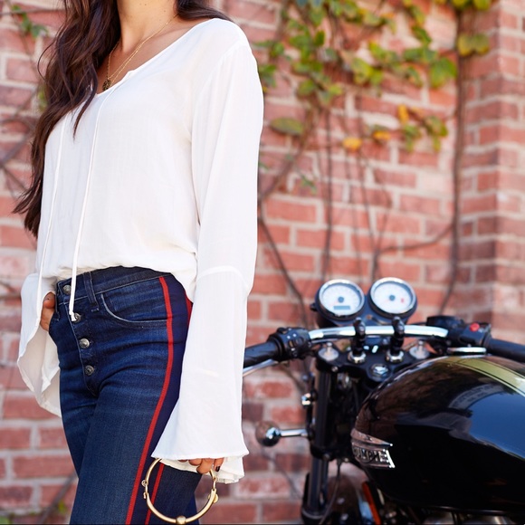 Flutter sleeve cream blouse - Picture 2 of 3